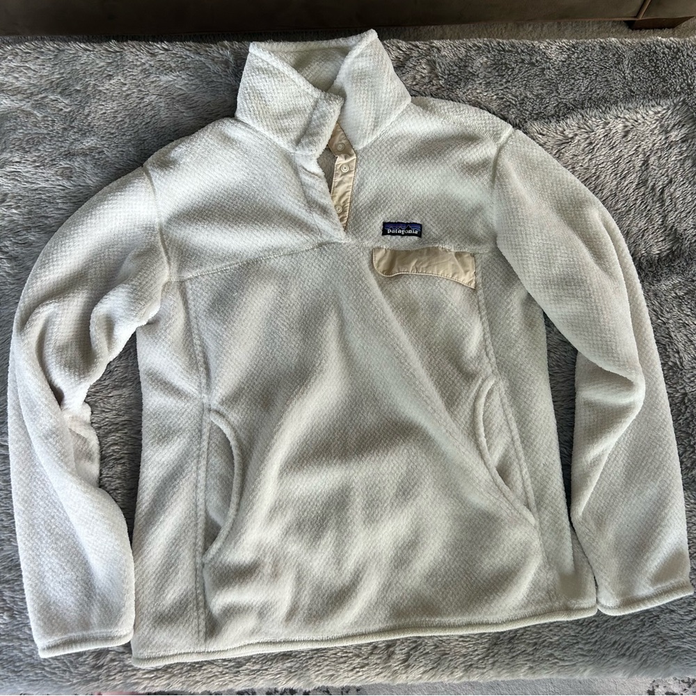 Patagonia Off White 1/4 Button Up Fleece Top